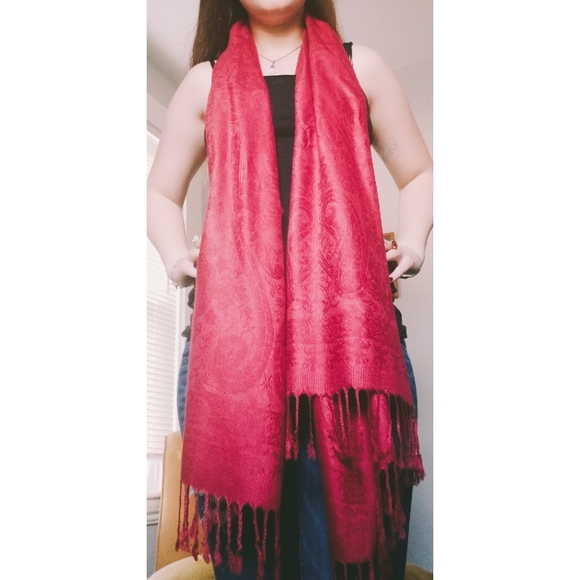 CASHMERE Red Scarf - Picture 2 of 4